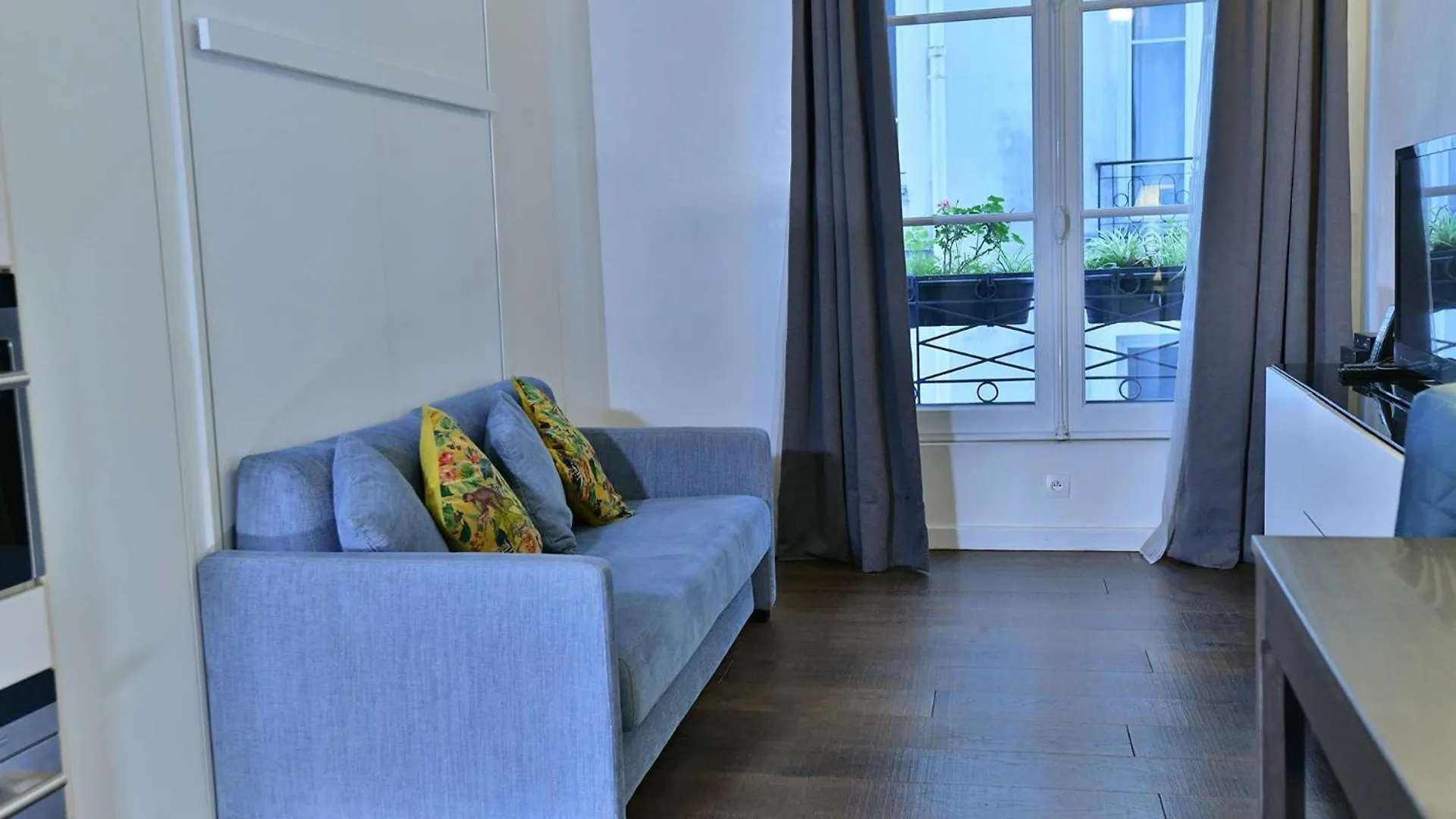 Apartment Romantic Studio In Center Of Paris
